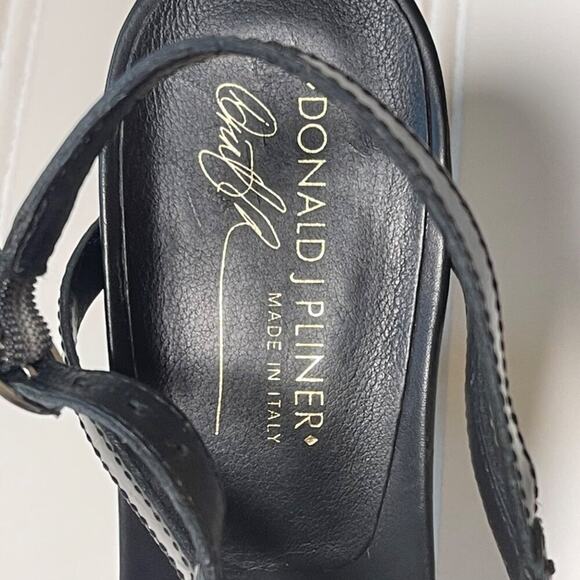 Donald J Pliner Peggy Black Patent Leather T-Strap Heeled Sandals Women’s 9M - Picture 6 of 9